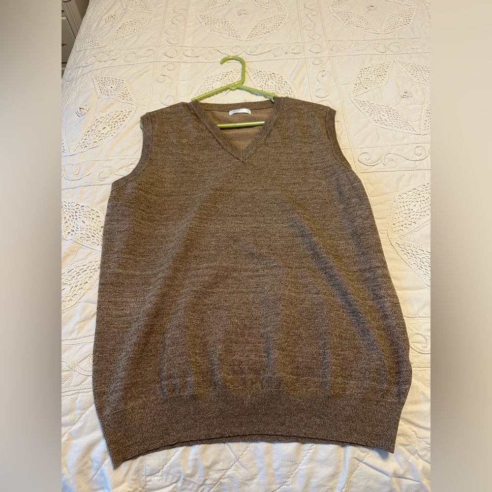 Men’s sweater vest size L